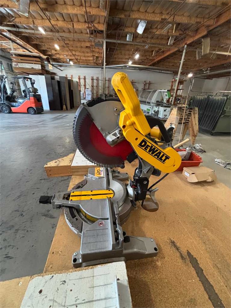 DeWalt Chopsaw w/Work Bench