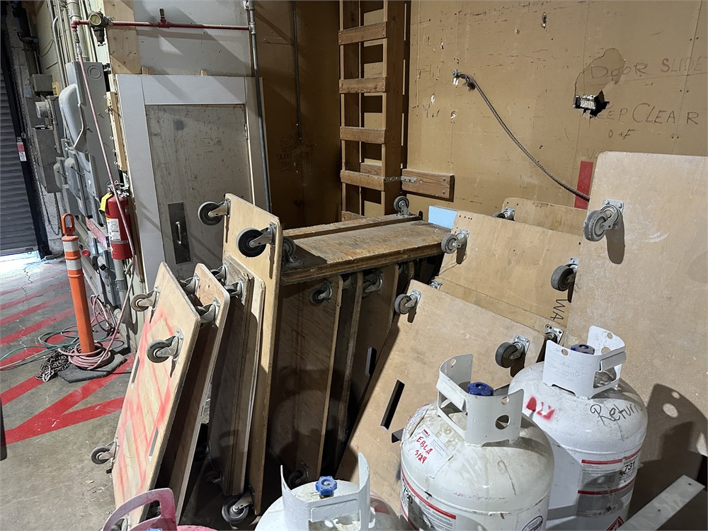 (4) Flad Bed Carts