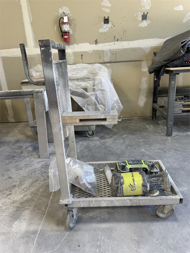 Kremlin Rexson "EOS" Paint Pump with Cart