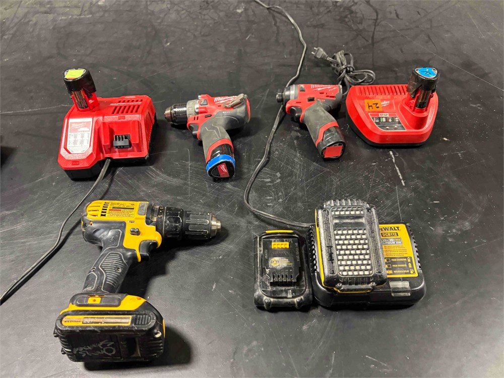 (2) Milwaukee Drills & DeWalt Drill
