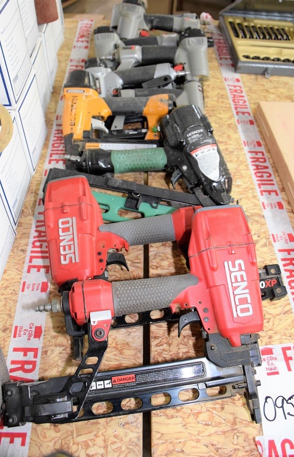 LOT# 095  (10) STAPLERS & NAILERS * LOT OF APPROX 10