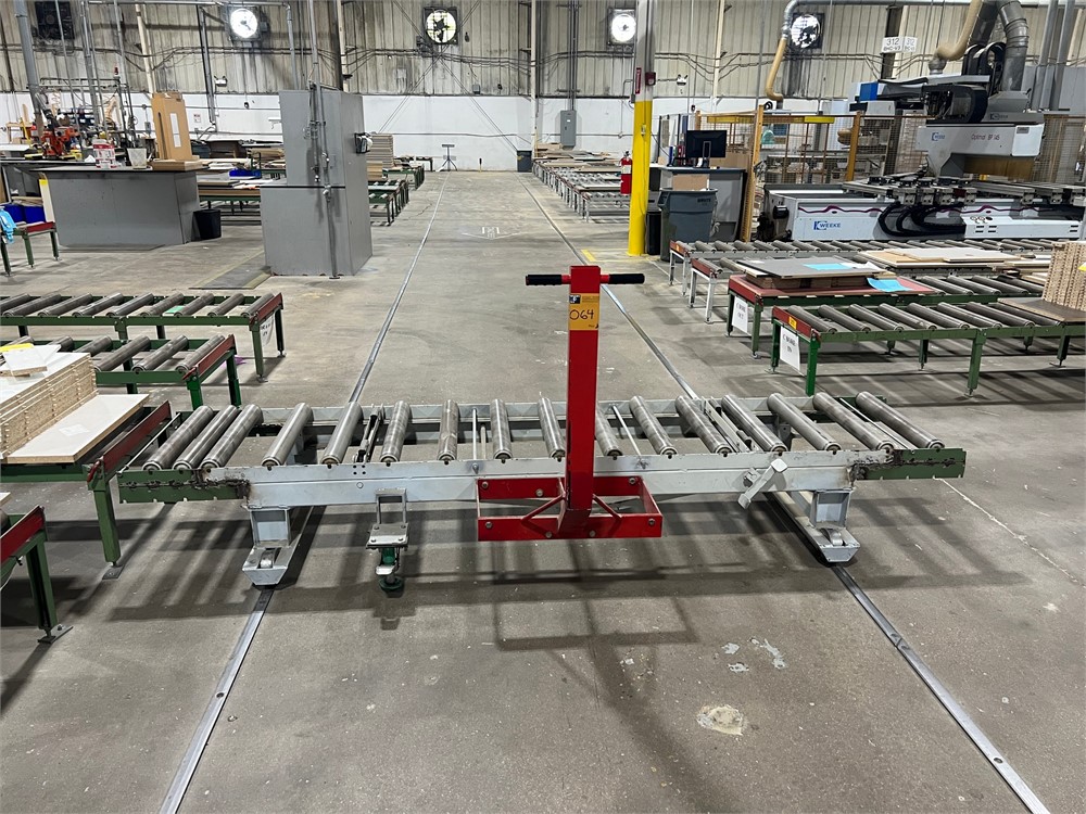 Transfer cart conveyor