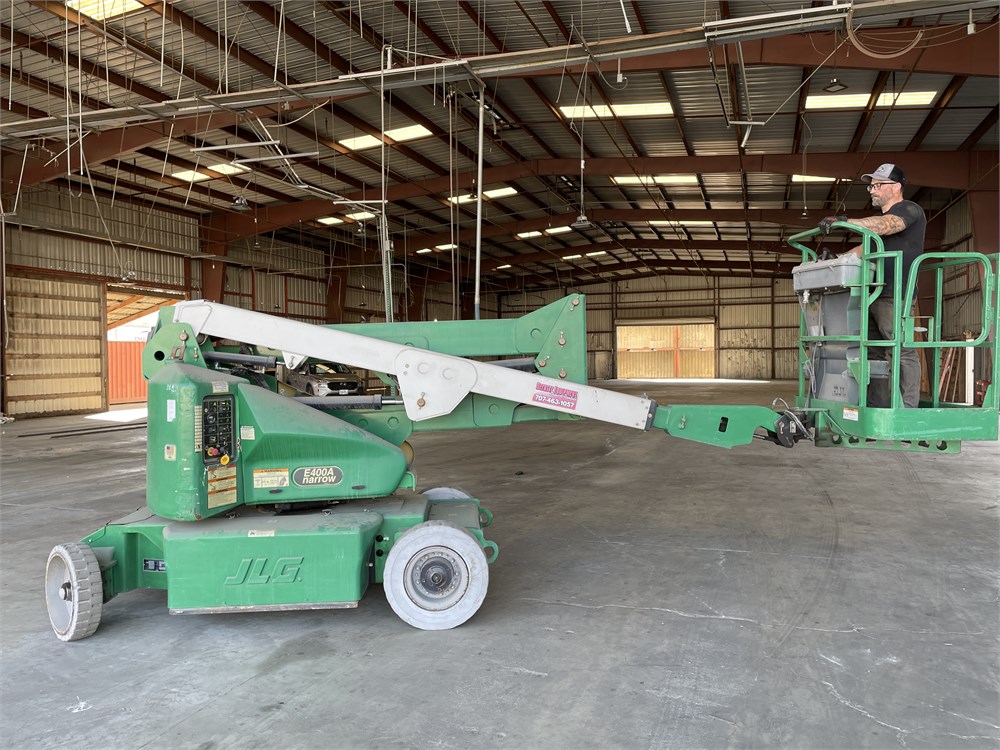 JLG "E400A Narrow" Electric Boom Lift