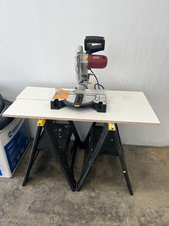 Chicago Electric "69683" Miter Saw - 10"