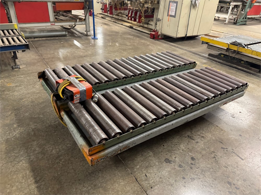 Lift Table with Conveyor