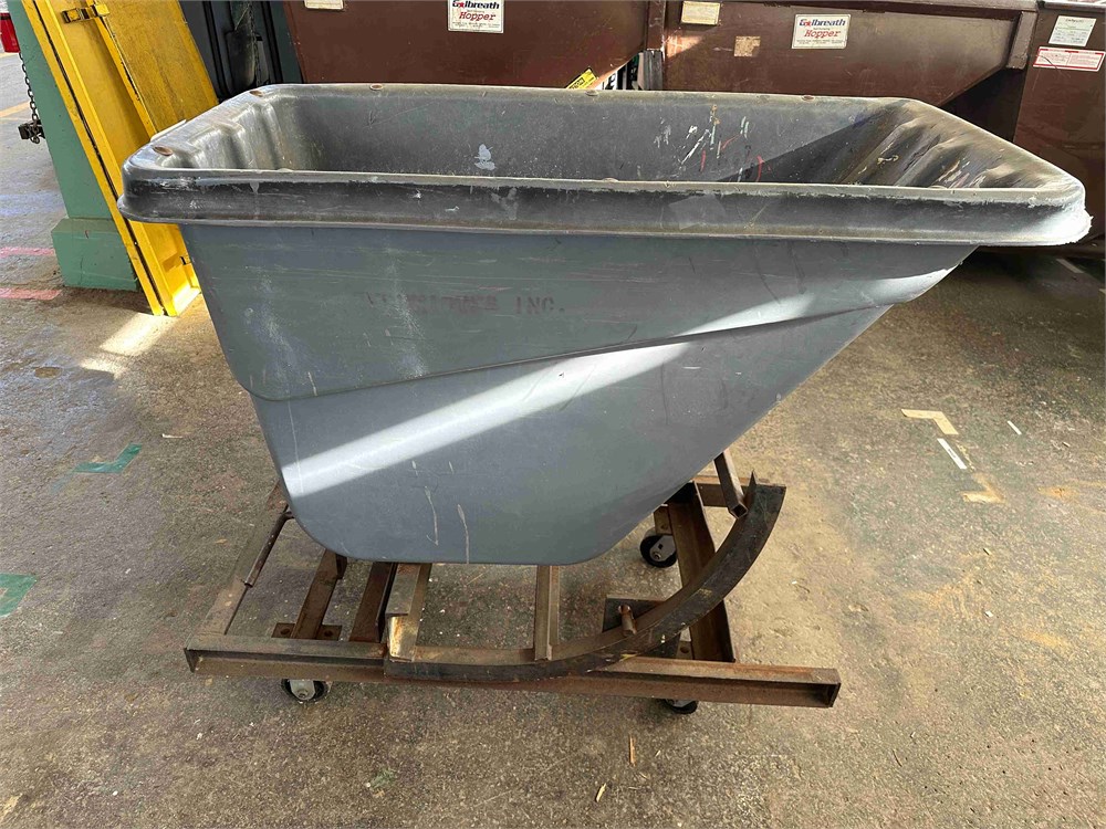 Rubbermaid Self Dumping Hopper