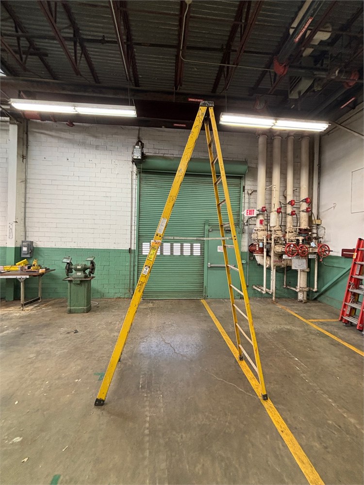 Green Bull 12' Step Ladder as pictured