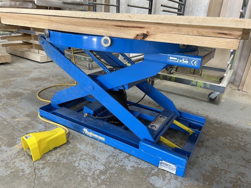 Bishamon "EZ Loader" Scissor Lift Table (2018)  - Markham, ON