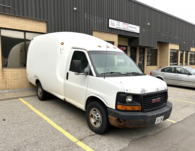 2003 GMC "33503" Custom Cube Van - Mississauga, ON