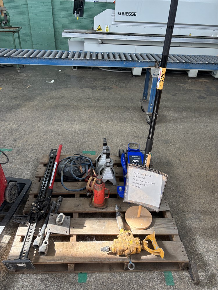 Daytona Jack & Various Jacks/Stands