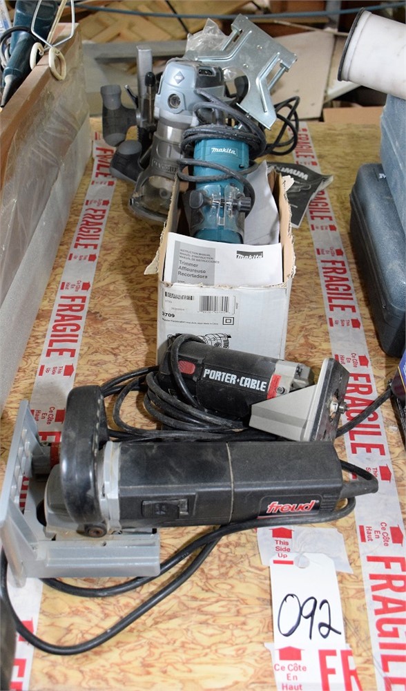 LOT# 092  PORTER CABLE & MAKITA ROUTERS & FREUD PLANER * LOT OF APPROX 5