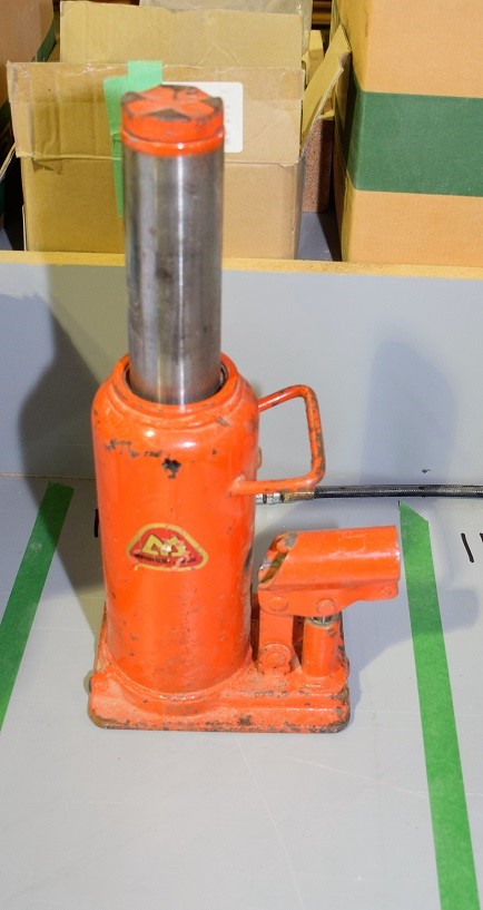 HYDRAULIC JACK