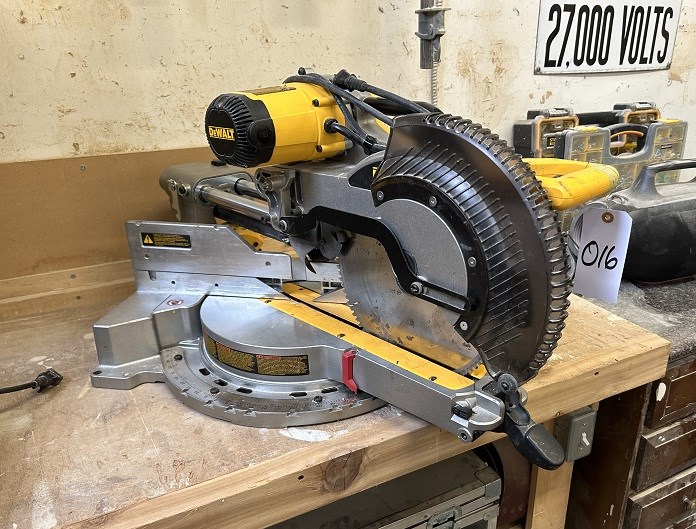 Dewalt "DWS779" Compound Mitre Saw - Toronto, ON