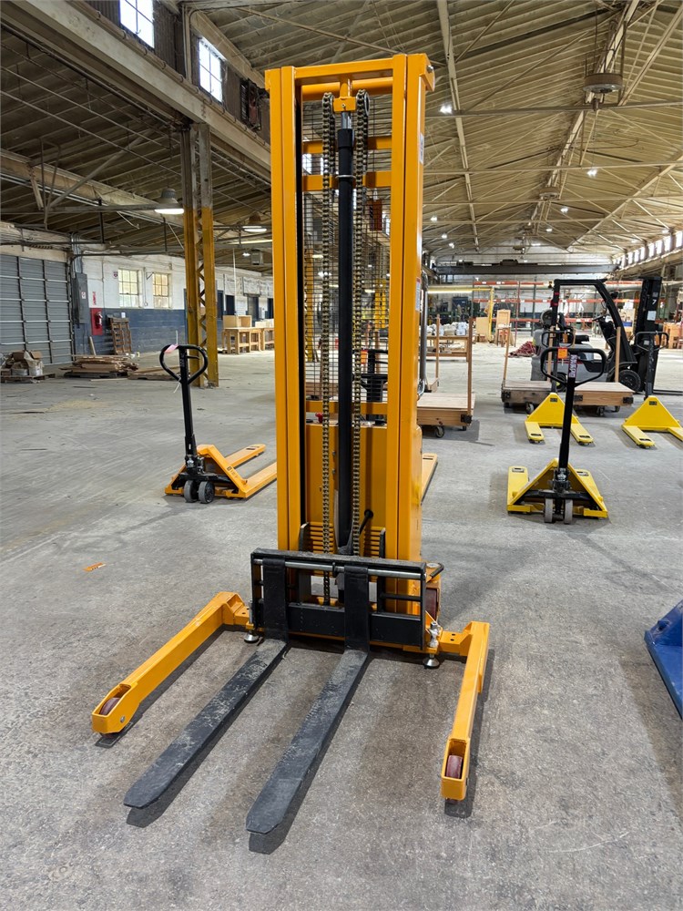 Uline "H-5440" Straddle Stacker